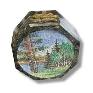 RUSSIE boite en serpentine de l'Oural à décor de paysage