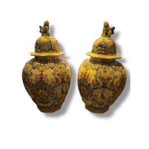 Delft pots couverts en faïence polychrome
