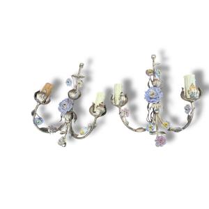 Paire d'appliques fleurs en barbotine et métal