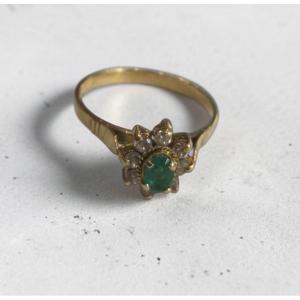 Emerald And 18-carat Yellow Gold Ring 