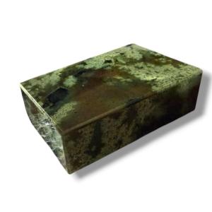 Boîte rectangulaire en jade du Transvaal