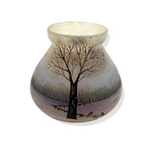 Vase en verre émaillé et peint paysage enneigé 