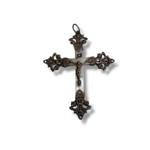 Pendentif Croix en argent et nacre XIXeme
