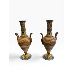 Paire de vase Napoléon III onyx et émaux chantournés