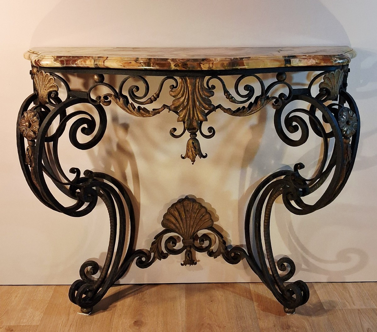 Console en fer forgé et ouvragé