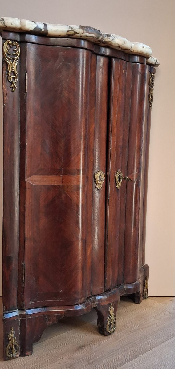 Encoignure à façade de forme arbalète-photo-2