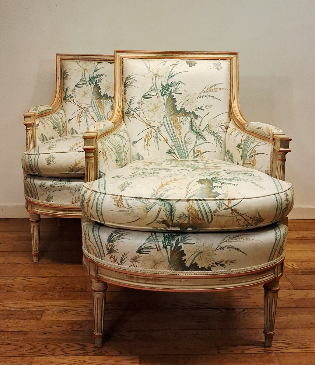 Paire de bergères de style Louis XVI