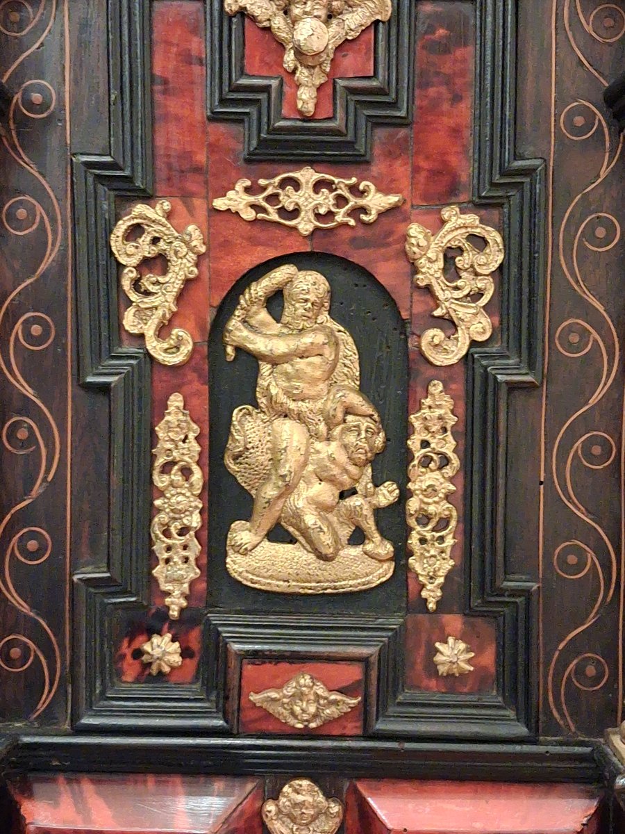 Cabinet hispano-flamand-photo-2