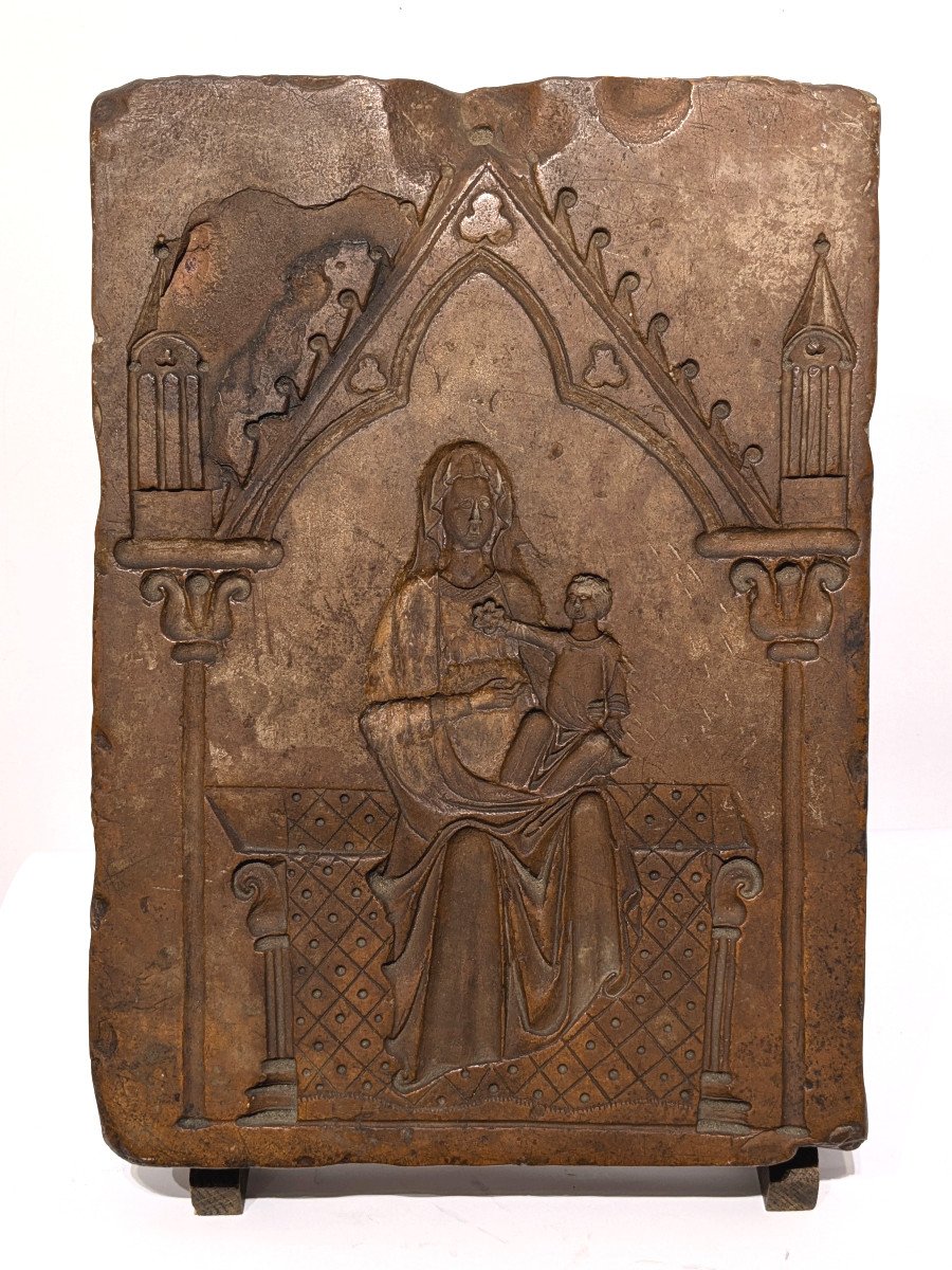 Vierge à l'Enfant - plaque en pierre gravée - début XVeme siècle ou antérieur
