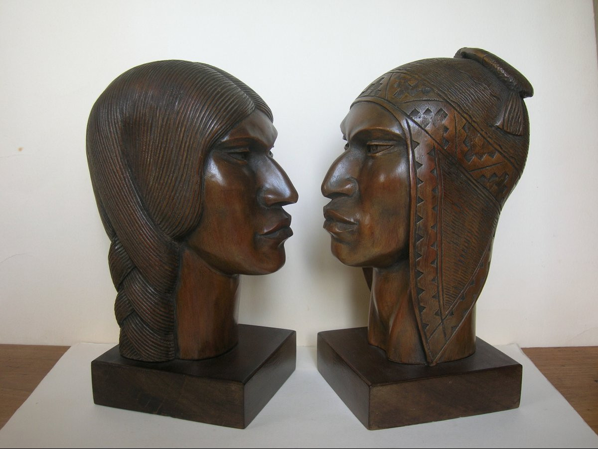 Paire de bustes d'Amérindiens - bois taille directe, circa 1950-photo-1