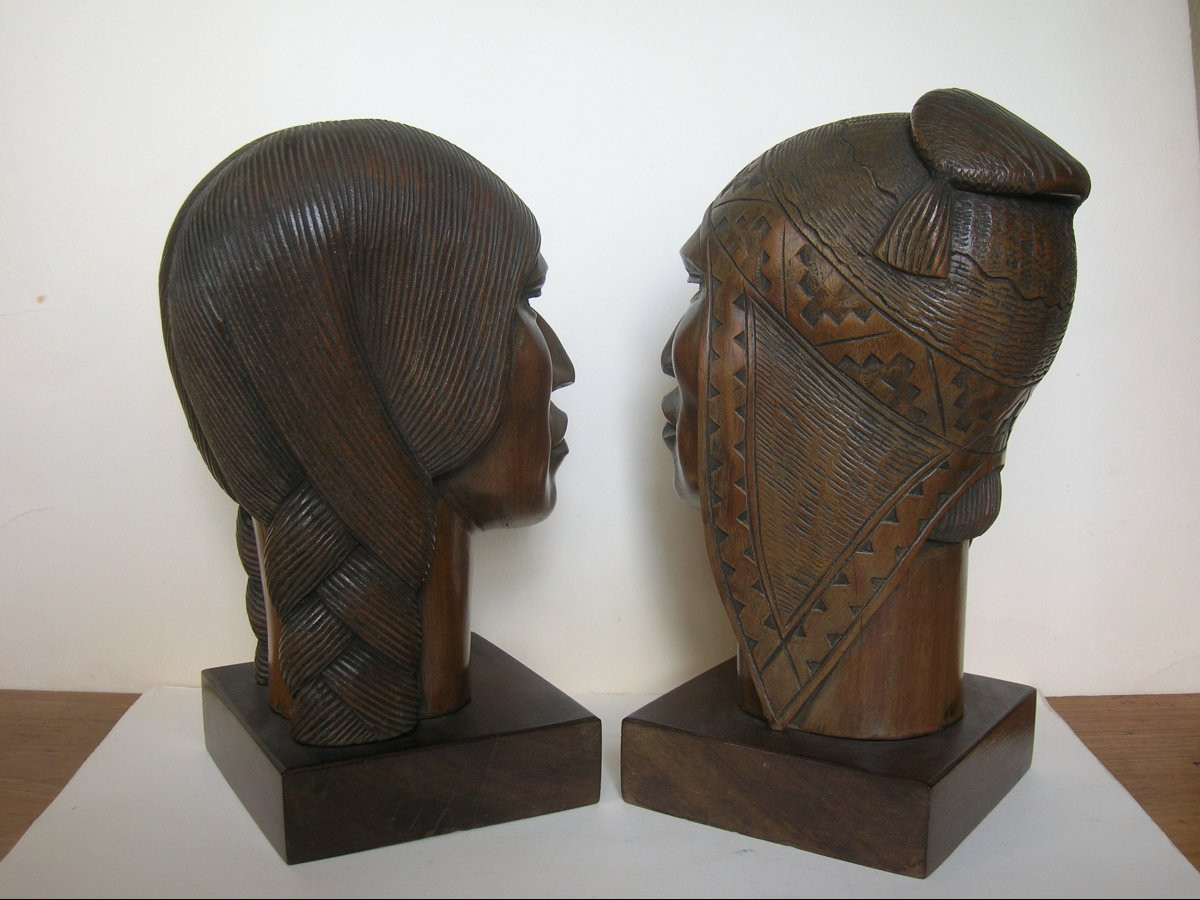 Paire de bustes d'Amérindiens - bois taille directe, circa 1950-photo-3