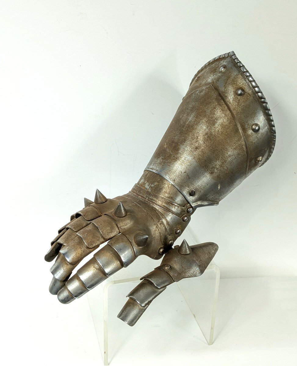 16th Century Style Armor Gauntlet. Circa 1900