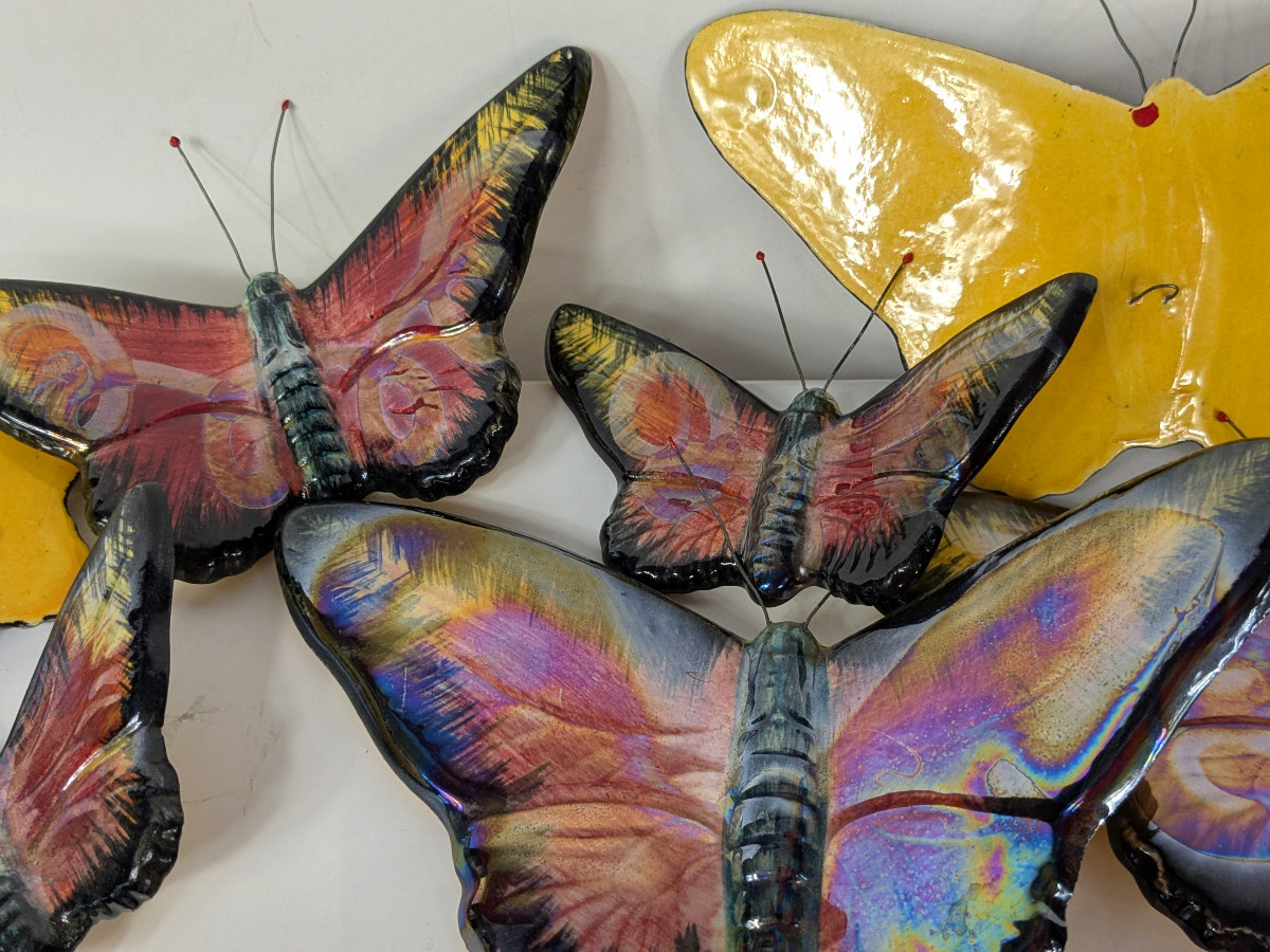 Un ensemble de sept papillons en céramique vernissée - circa 1950-60 - Vallauris ?-photo-2