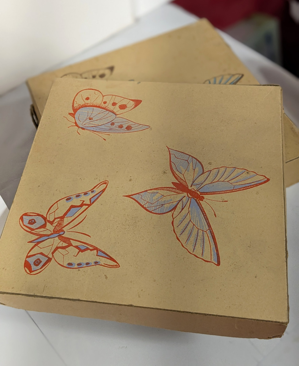 Un ensemble de sept papillons en céramique vernissée - circa 1950-60 - Vallauris ?-photo-3
