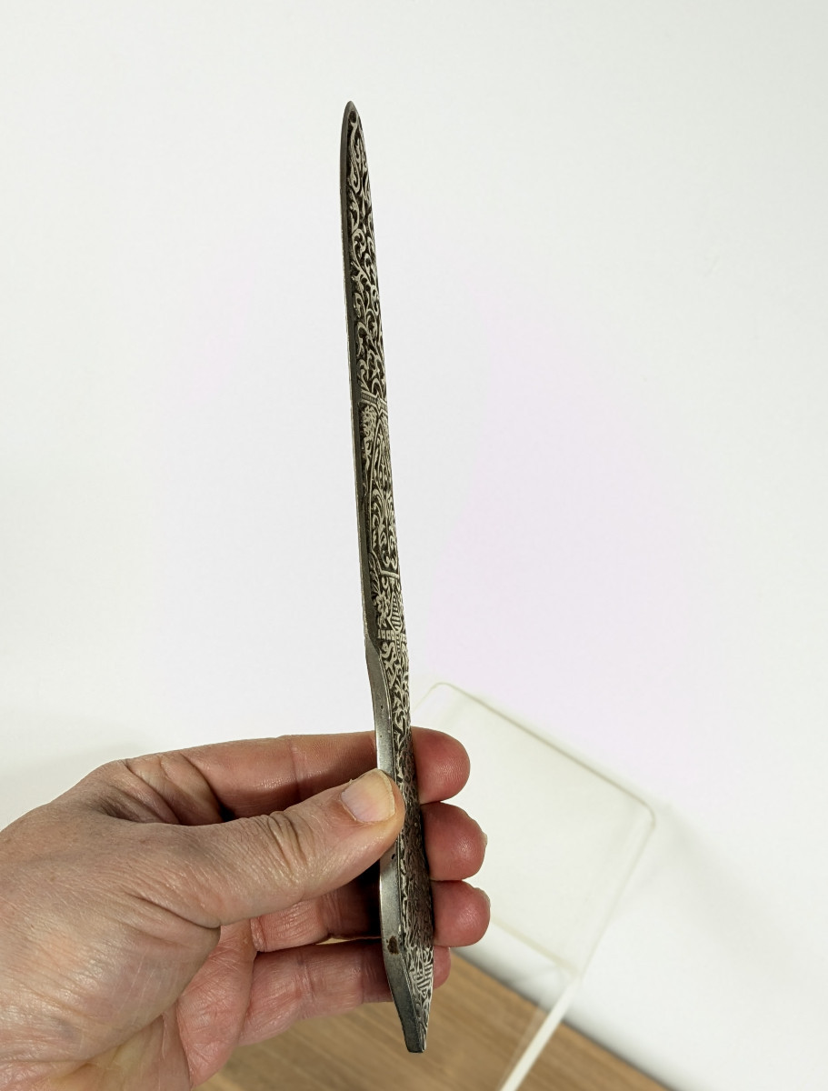 Coupe papier néo gothique - décor de lansquenet gravé  à l'acide - circa 1880-photo-2