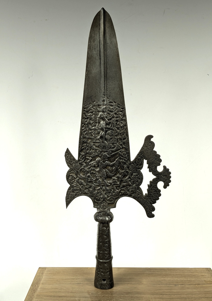Hallebarde néo- Renaisance - fonte de fer circa 1850