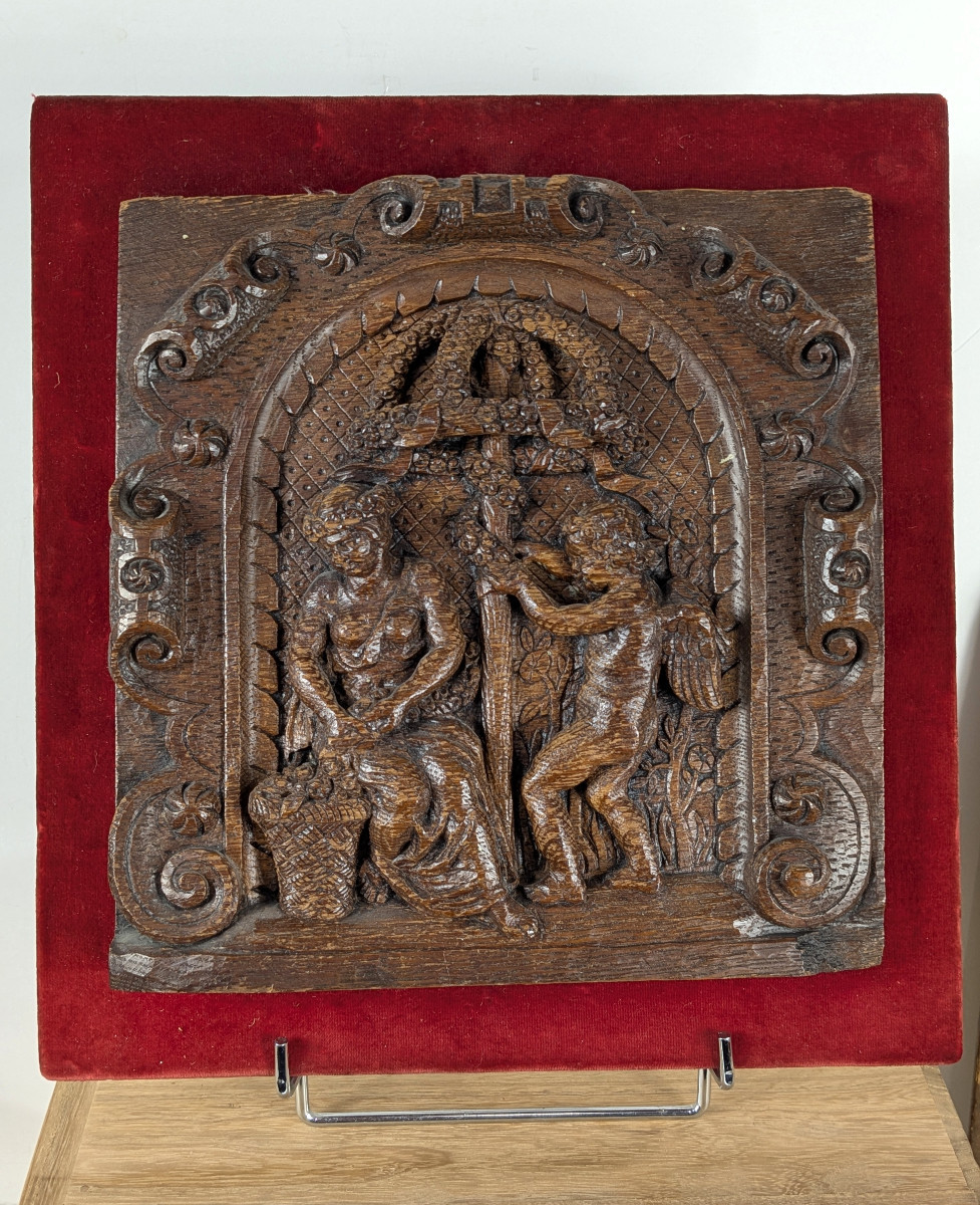 Cupid And A Young Girl Weaving Garlands. Late 19th-century Relief - Renaissance Style