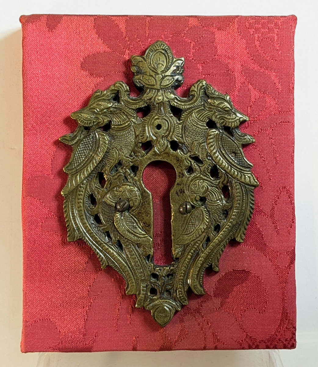 Serrure &agrave; d&eacute;cor de  chim&eacute;res et perroquets - bronze Inde Rajasthan XVIIIe - n&deg;1