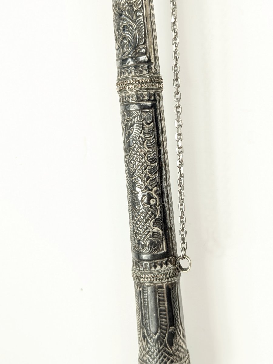 Grande pipe birmane en argent repoussé et ciselé – Birmanie, XIXe siècle-photo-3