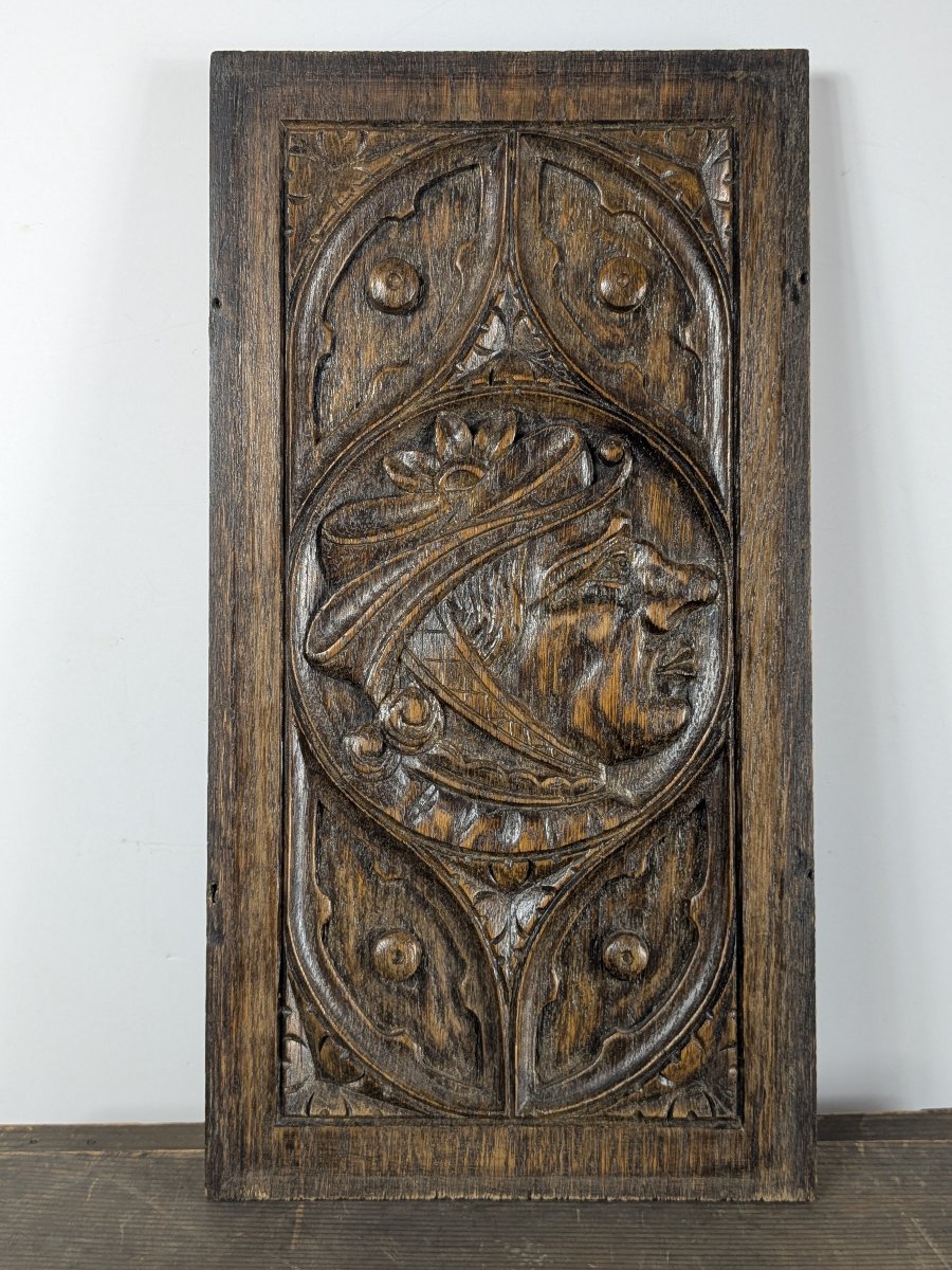 Petit panneau néo-gothique à motif de visage fin XIXe