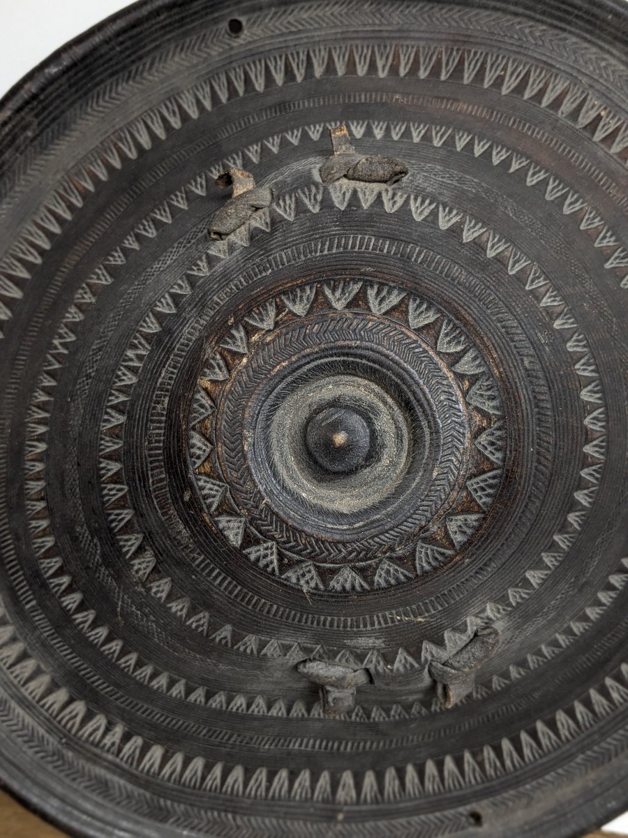 Ethiopian Leather Shield With Chevron Decoration, First Half Of The 20th Century-photo-2