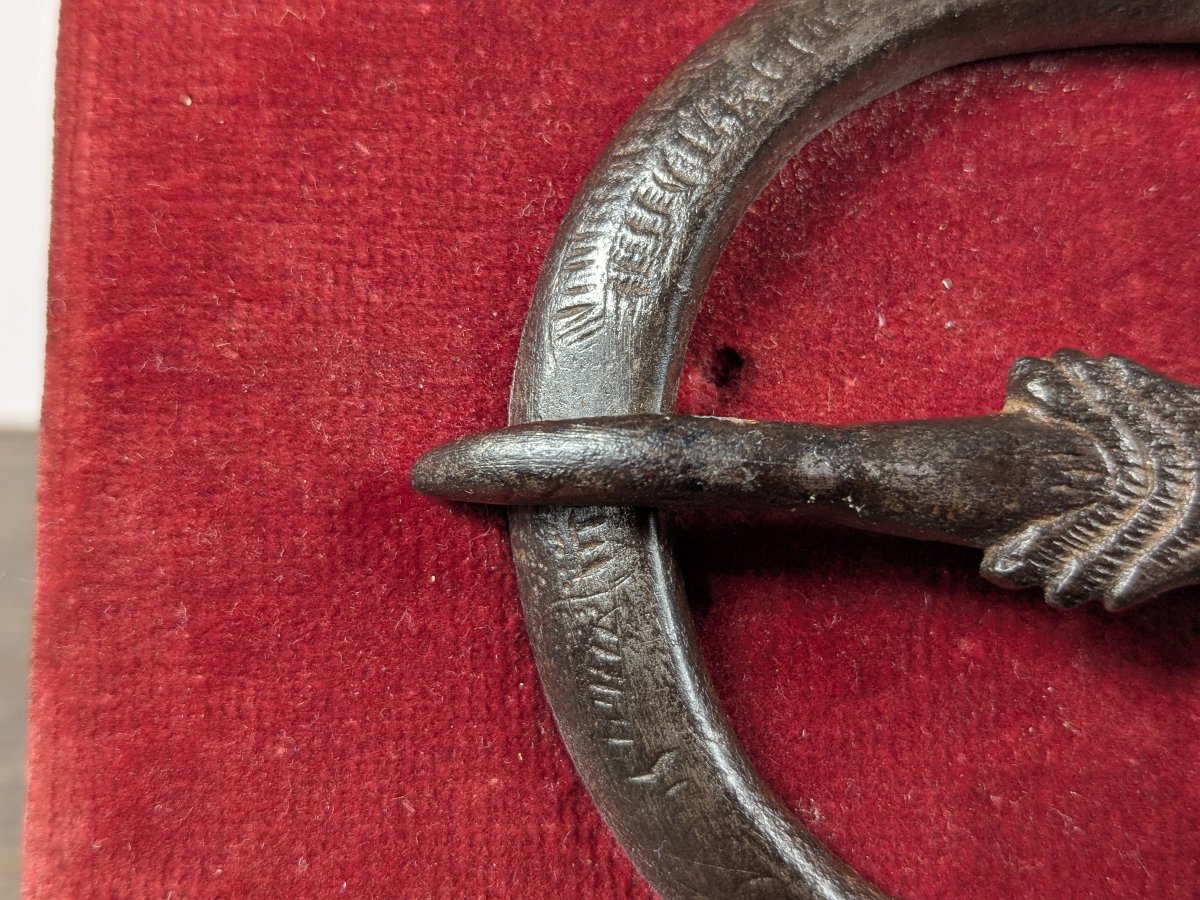 Boucle de harnachement à salamandre — fer, fin XVe–début XVIe siècle-photo-3