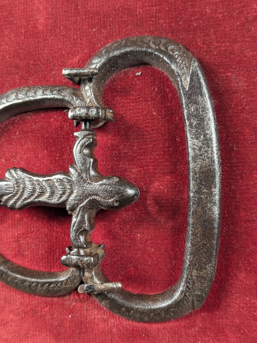 Boucle de harnachement à salamandre — fer, fin XVe–début XVIe siècle-photo-4