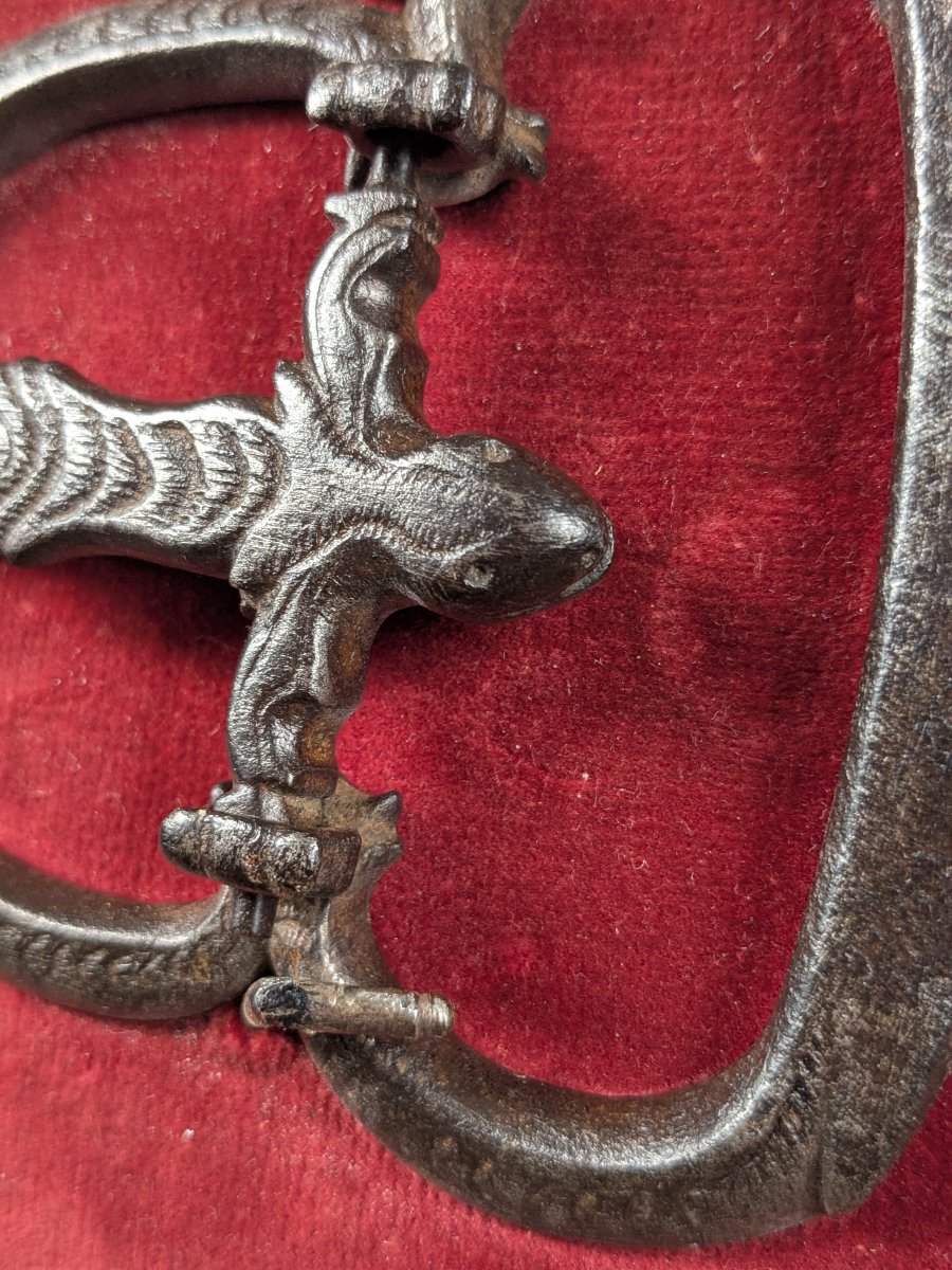 Boucle de harnachement à salamandre — fer, fin XVe–début XVIe siècle-photo-1