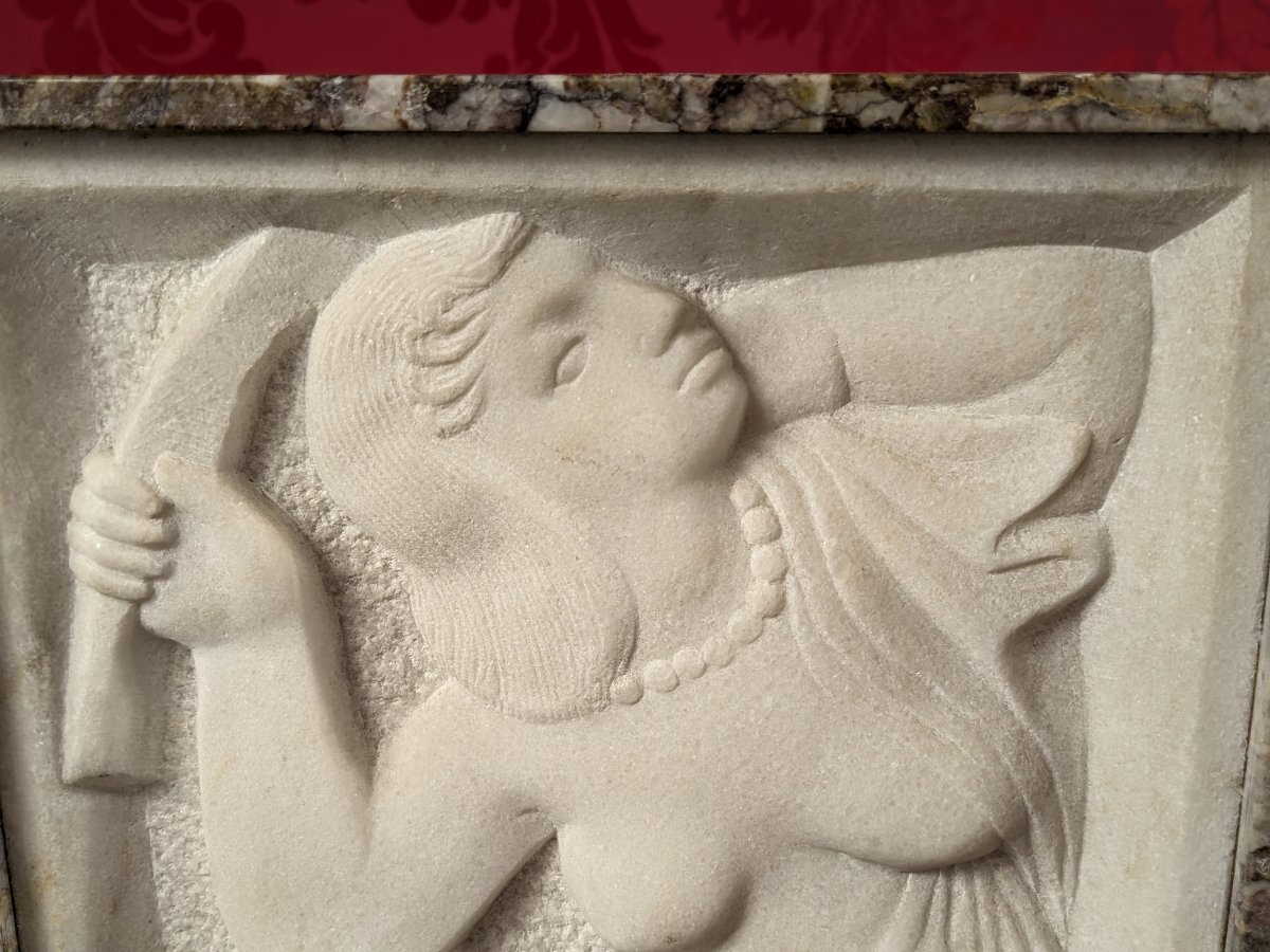 La coiffure — bas-relief en marbre, époque Art déco, vers 1920-1930-photo-2