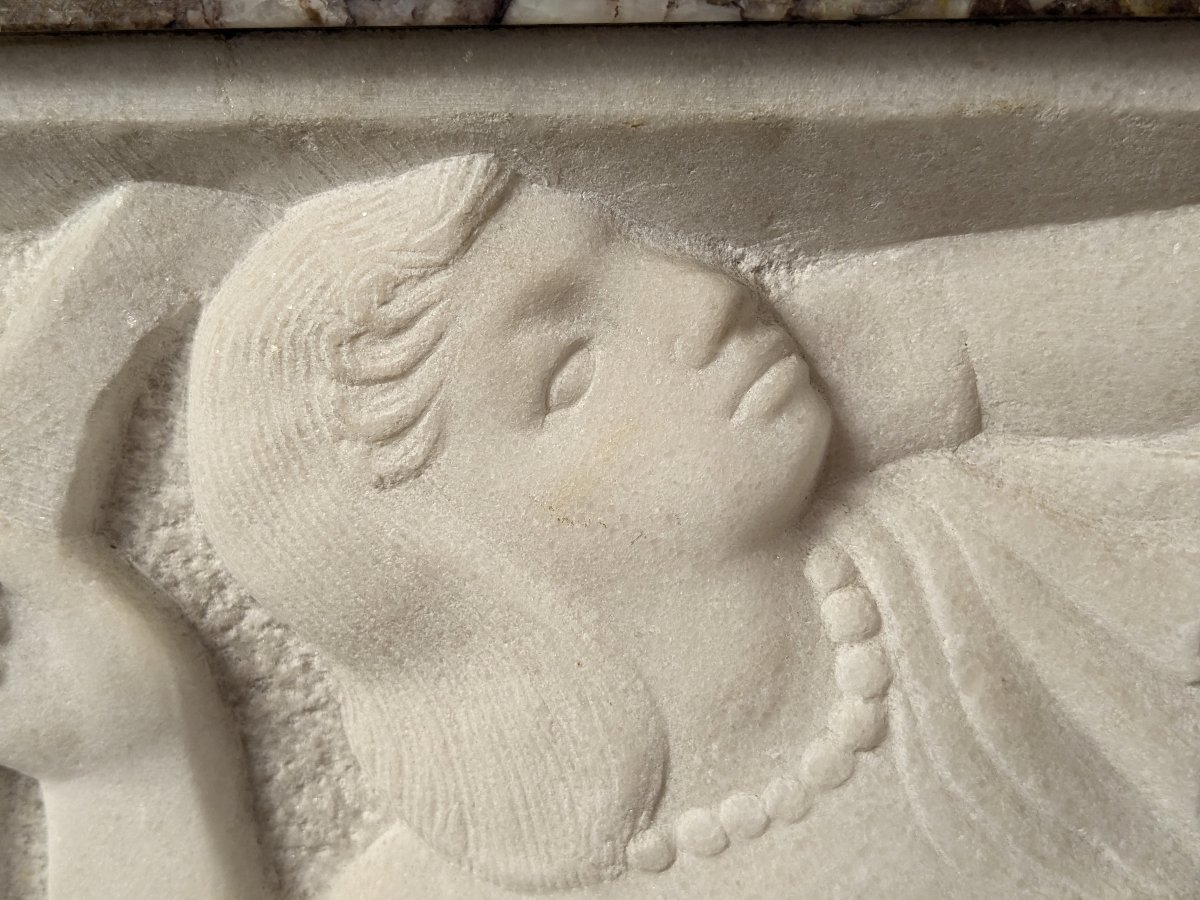 La coiffure — bas-relief en marbre, époque Art déco, vers 1920-1930-photo-6