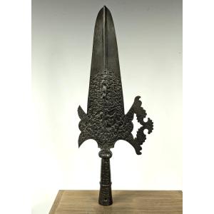 Hallebarde néo- Renaisance - fonte de fer circa 1850