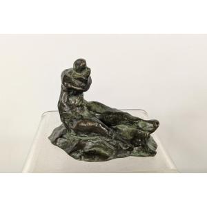 Maternité - petit bronze signé Benenson