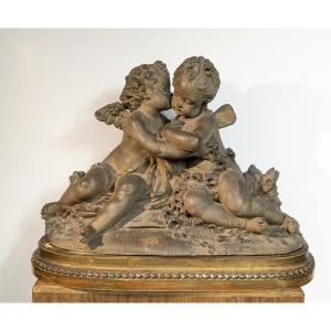 Deux amours enlacés en terre cuite, signés F. Cian circa 1920