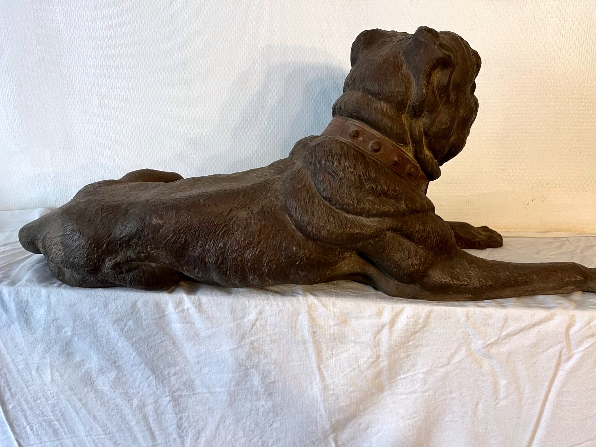 CHIEN ALLONGE EN TERRE CUITE-photo-2