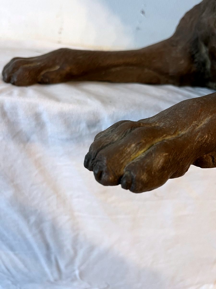 CHIEN ALLONGE EN TERRE CUITE-photo-2