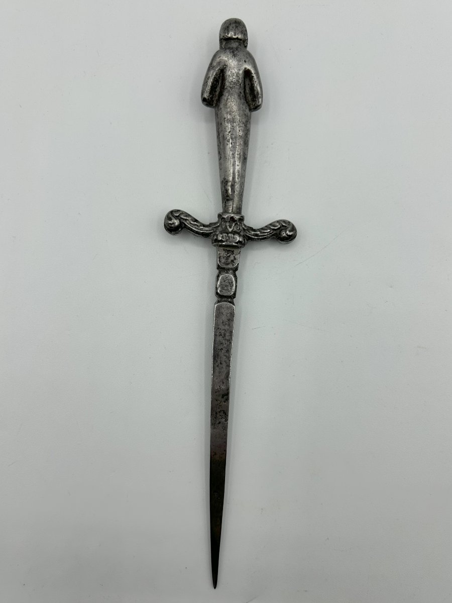 Iron Stiletto-photo-1