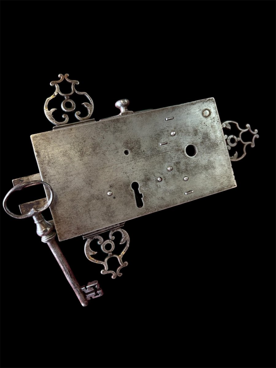 Iron Key And Lock-photo-2