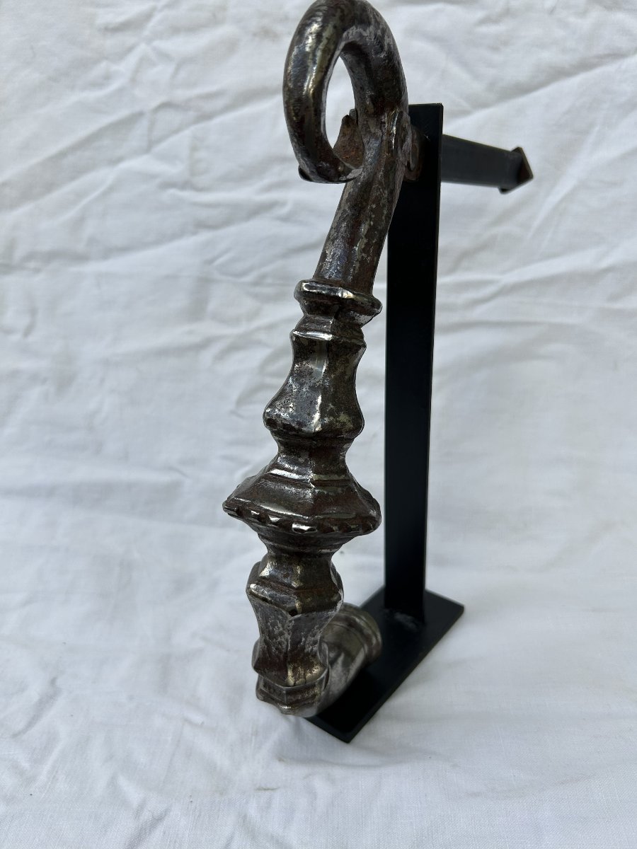 Iron Knocker Door-photo-3