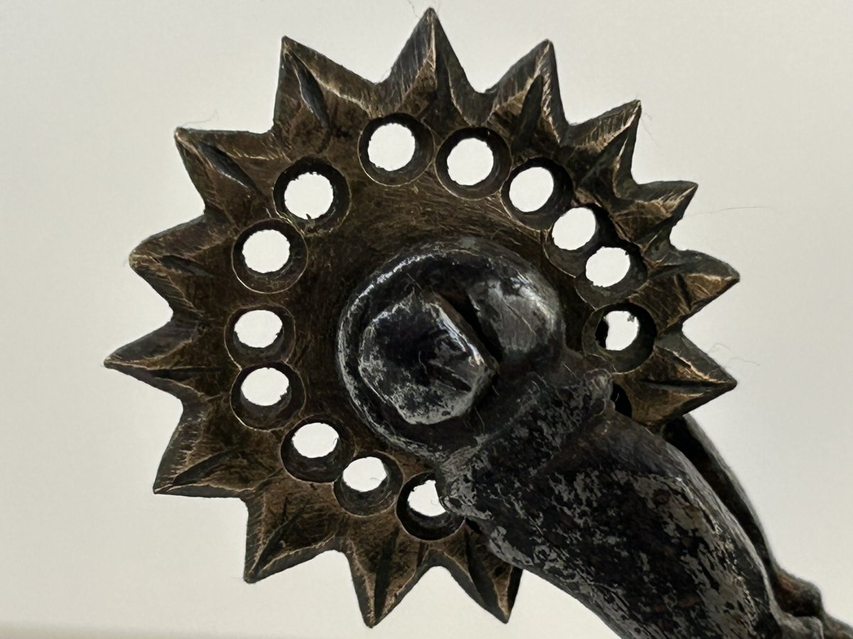 Paire d'éperons en fer forgé -photo-2
