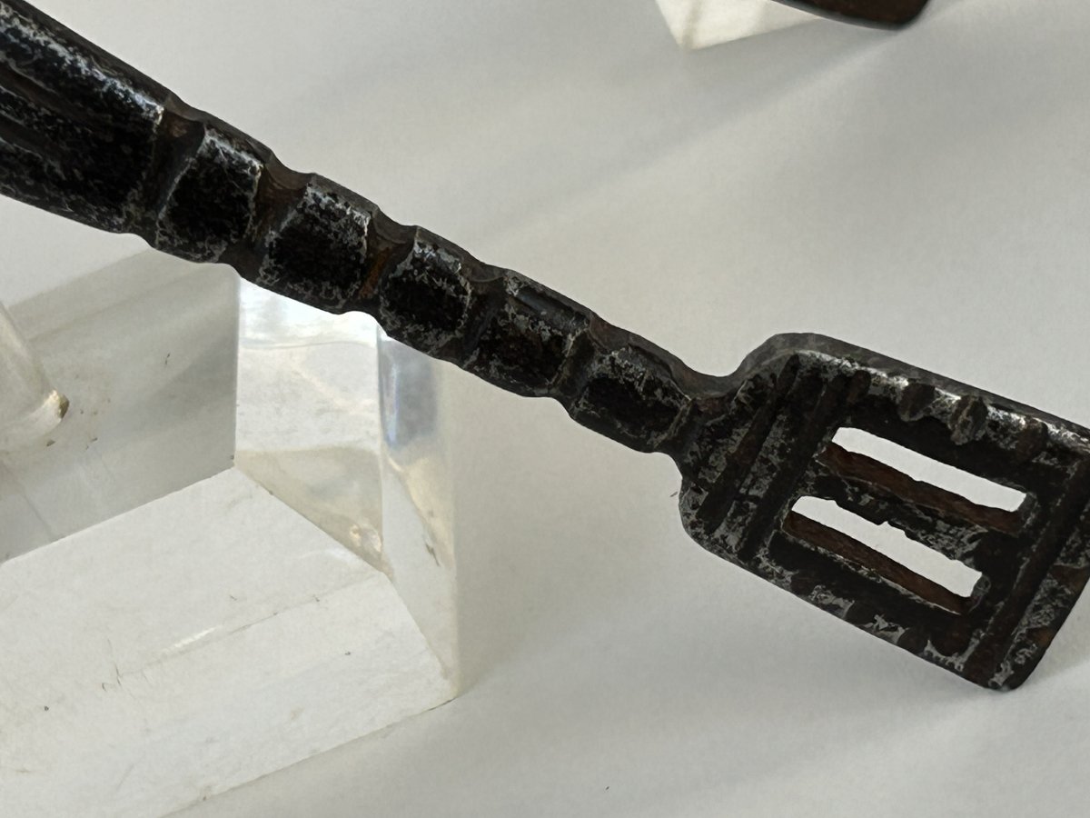 Paire d'éperons en fer forgé -photo-3