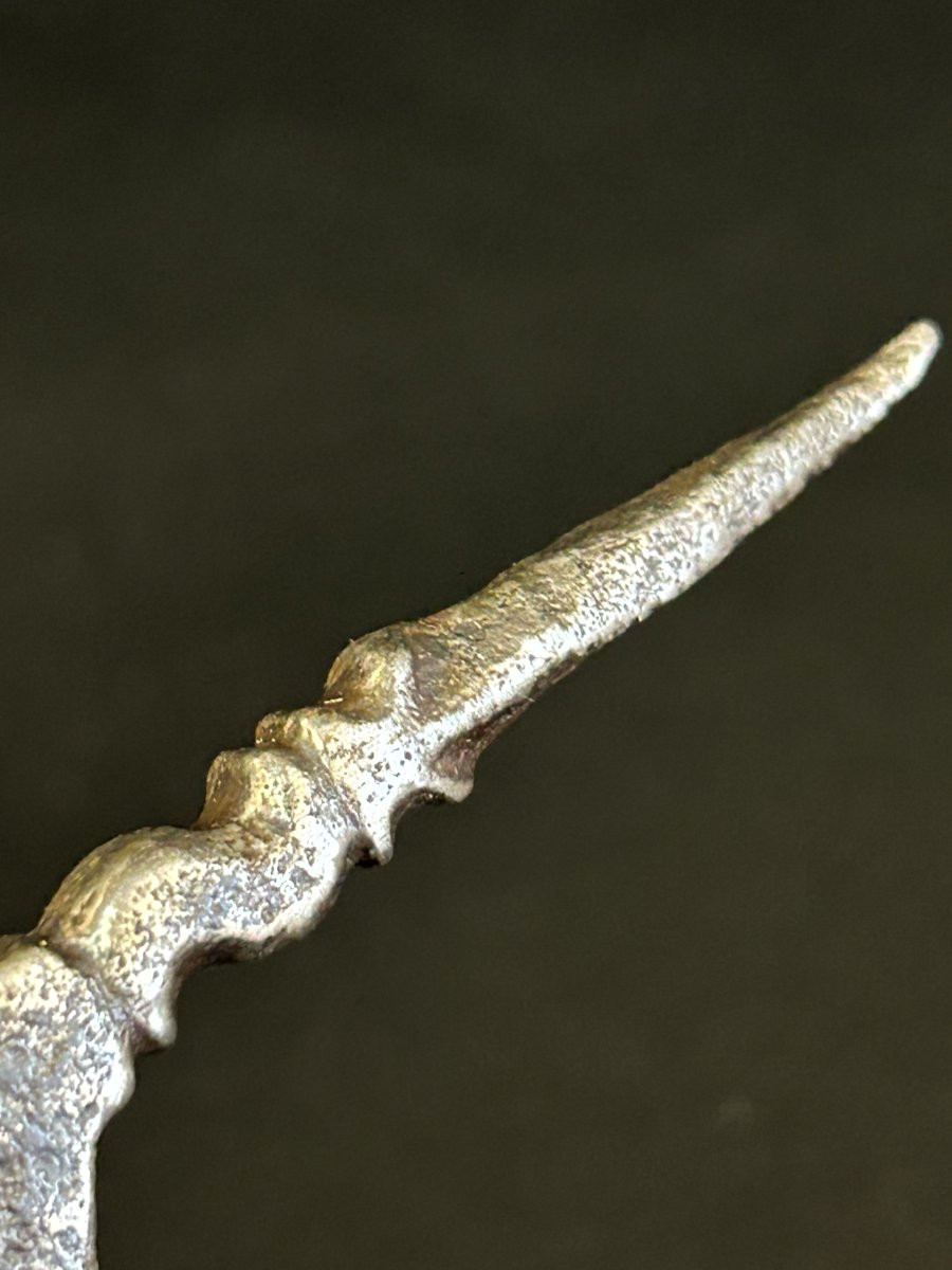 Iron Compass-photo-2