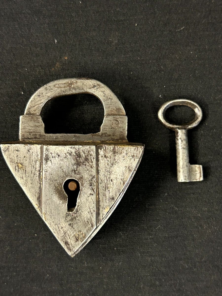 Iron Padlock With Key-photo-2
