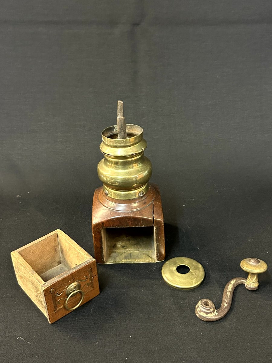 Coffee Grinder Made Of Iron And Brass-photo-3