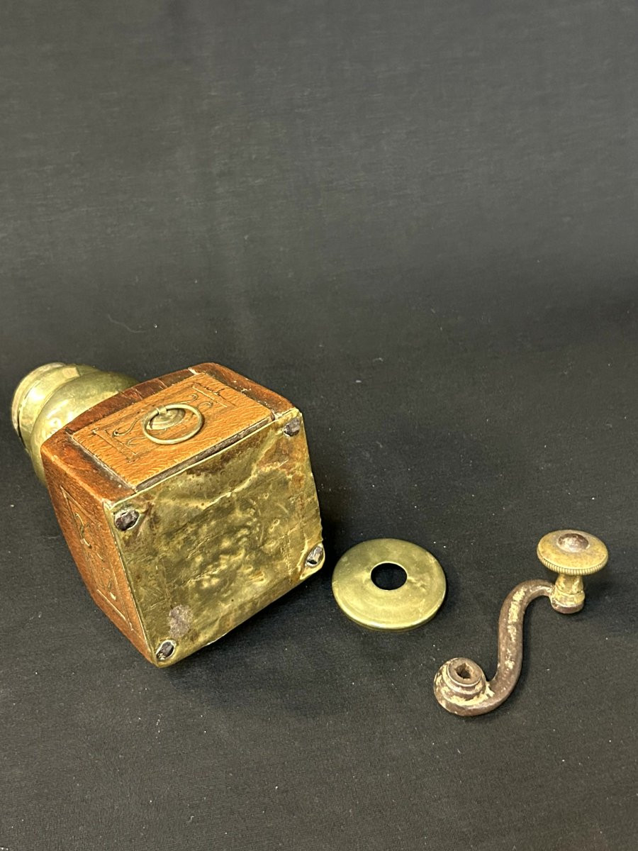 Coffee Grinder Made Of Iron And Brass-photo-5