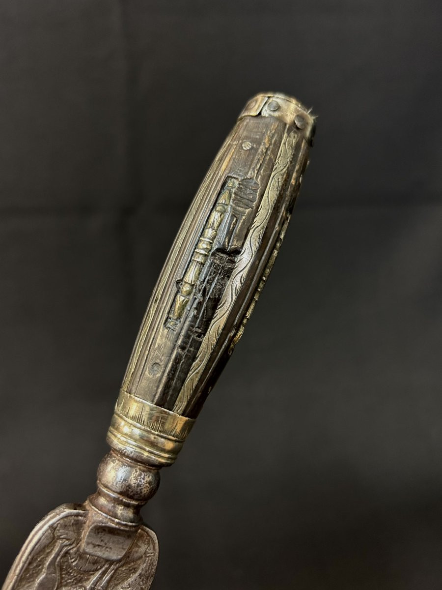 Couteau d'aristocrate en fer forgé avec manche en corne-photo-1