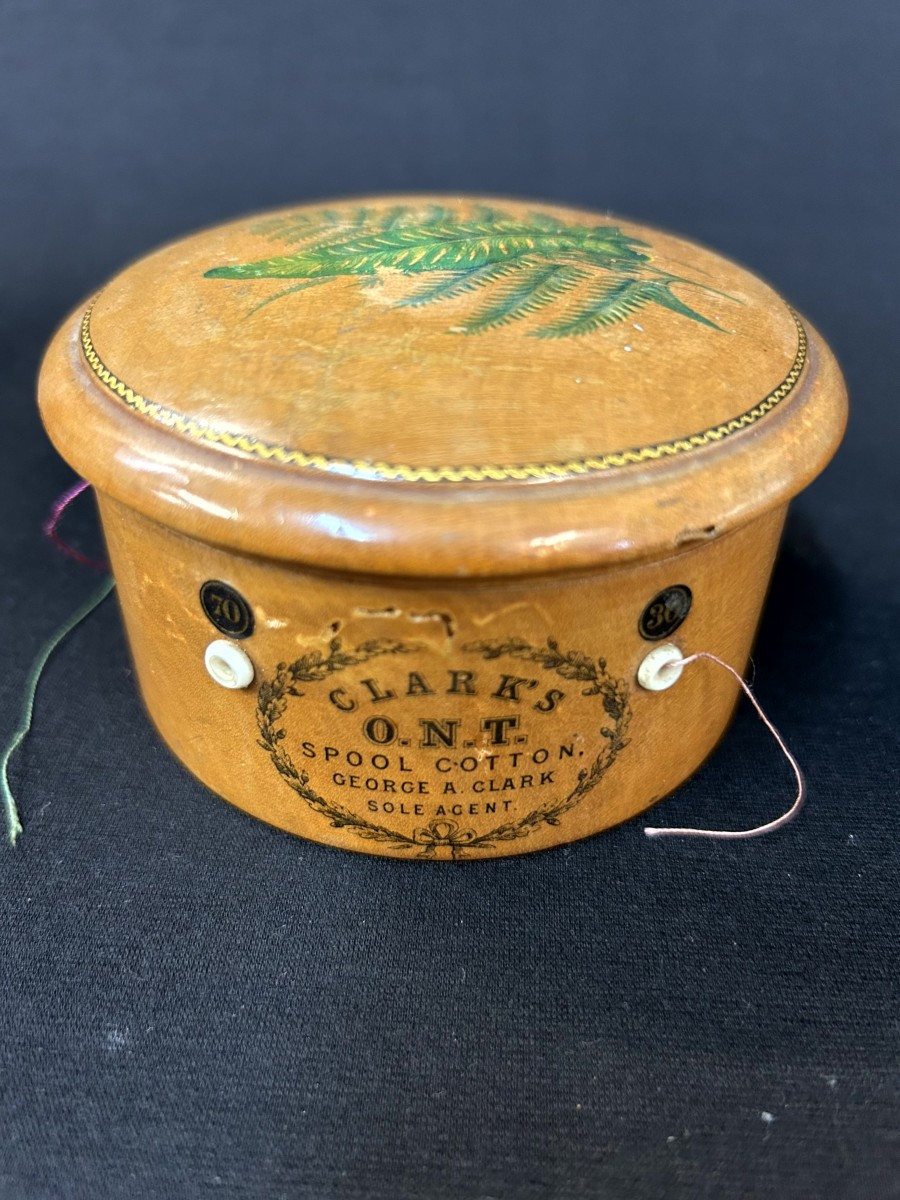 Boîte à couture en bois