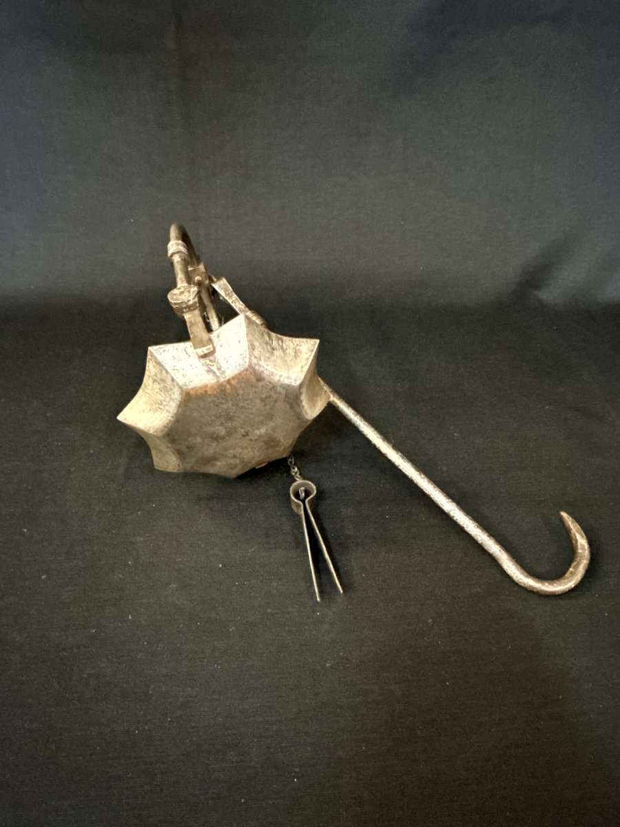 Wrought-iron Oil Lamp-photo-1