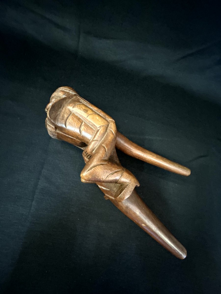 Casse-noix en bois sculpté -photo-3