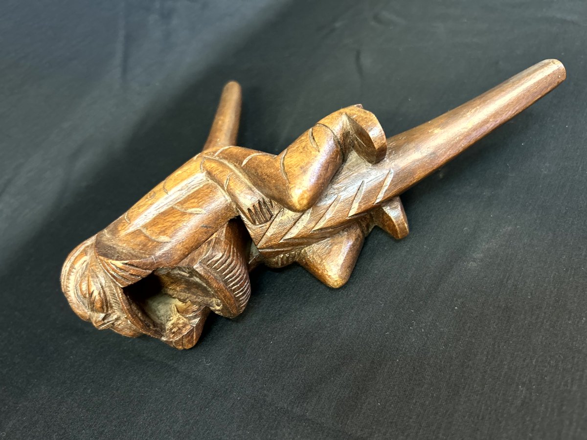 Casse-noix en bois sculpté -photo-4