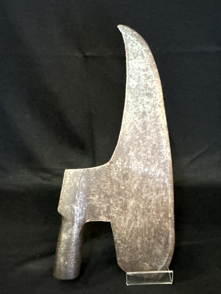 Hache de guerre en fer forgé